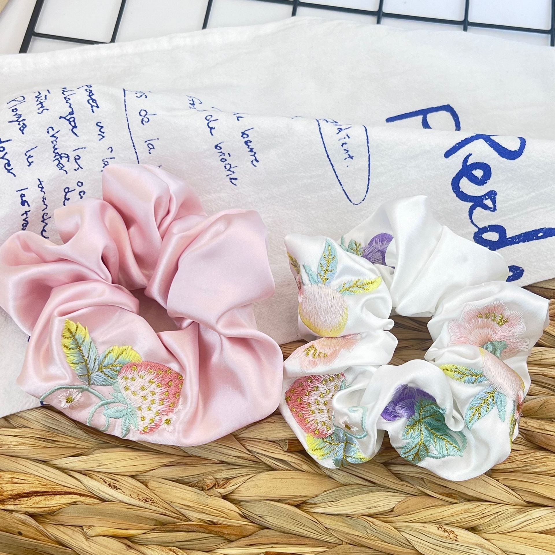 🎀 Hair Ties & Scrunchies