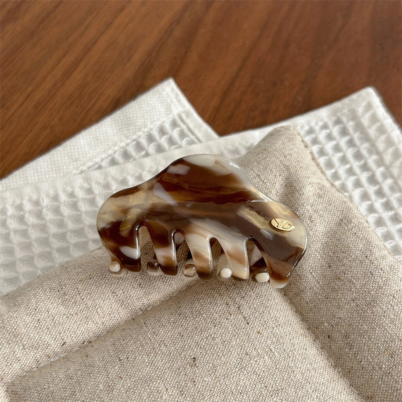 Caramel Swirl – Mini Hair Claw Clip